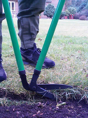 Left handed lawn edging shears